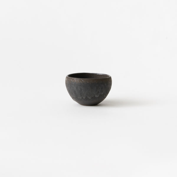 <transcy>Hideki Yamamoto / Deep Black Glaze Sake Cup</transcy>