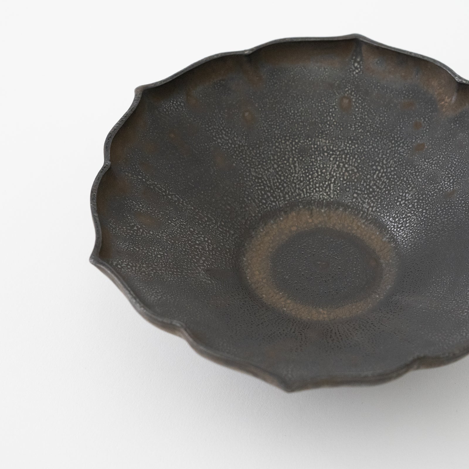 山本英樹 / 玄釉 朝顔鉢（小） – HULS GALLERY TOKYO | 現代工芸ギャラリー