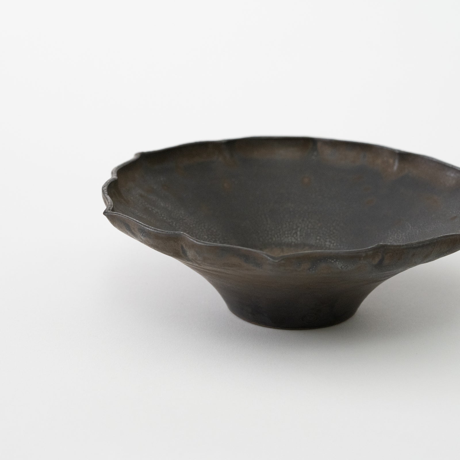 山本英樹 / 玄釉 朝顔鉢（小） – HULS GALLERY TOKYO | 現代工芸ギャラリー