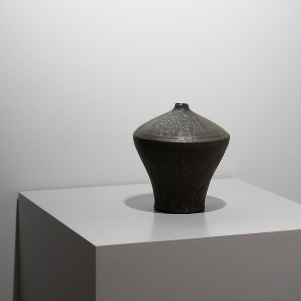 <tc>Hideki Yamamoto / Deep Black Glaze Vase</tc>