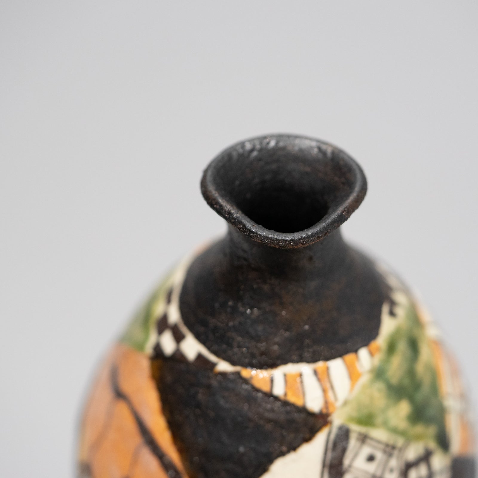 西岡悠 / 織部四彩徳利（一点物） – HULS GALLERY TOKYO | 現代工芸