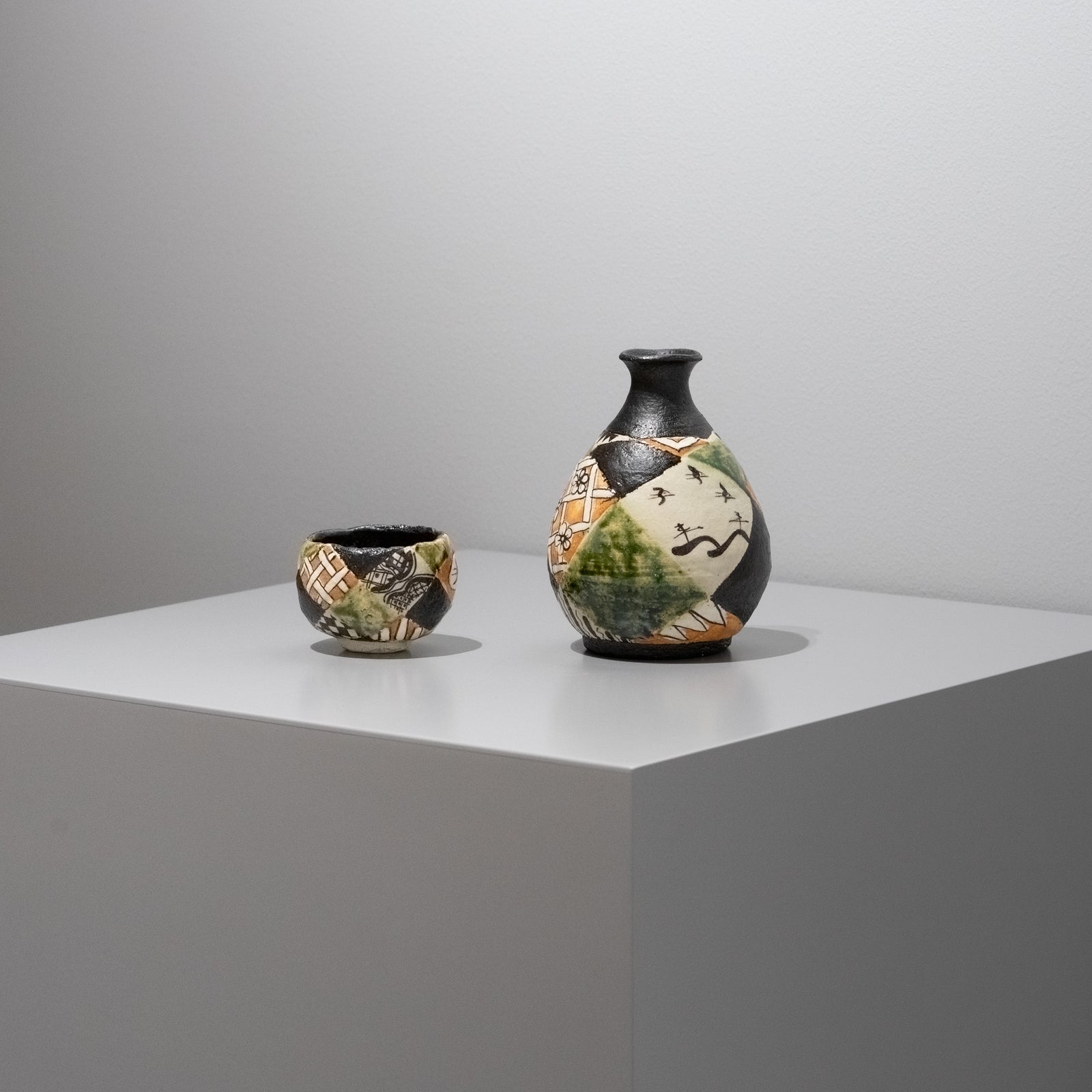 西岡悠 / 織部四彩徳利（一点物） – HULS GALLERY TOKYO | 現代工芸